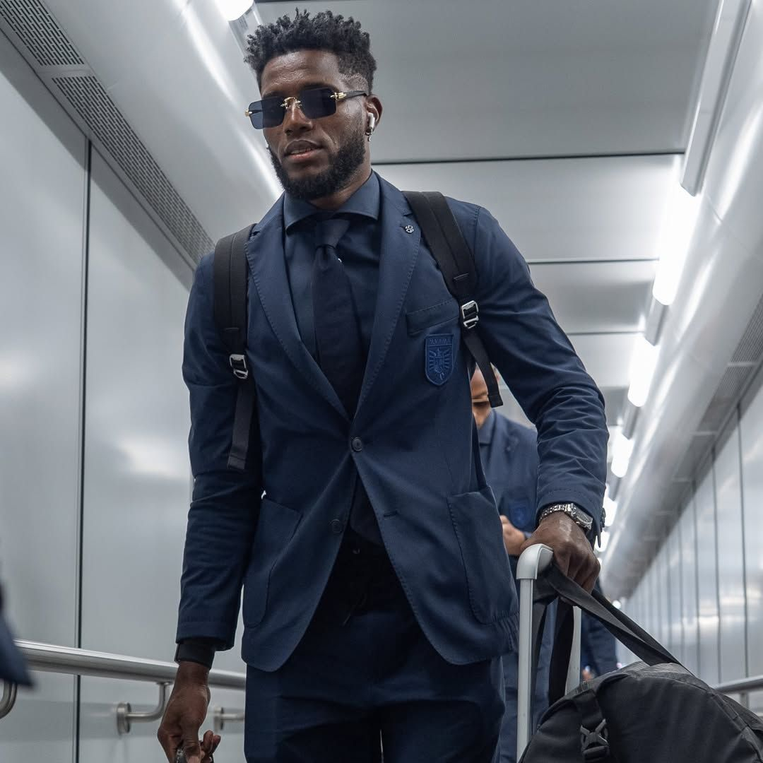 World Cup 2026 biến th&agrave;nh Fashion Week: S&acirc;n bay to&agrave;n trai đẹp mặc chất, đội tuyển 52 năm mới quay lại "hổ b&aacute;o" kh&ocirc;ng ai bằng- Ảnh 21.