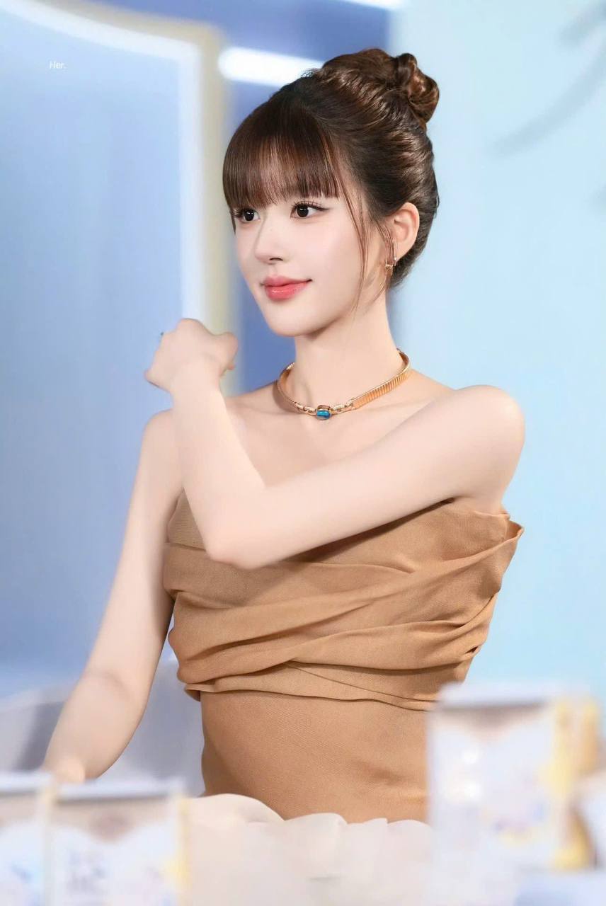 Triệu Lộ Tư lạ hoắc- Ảnh 7.