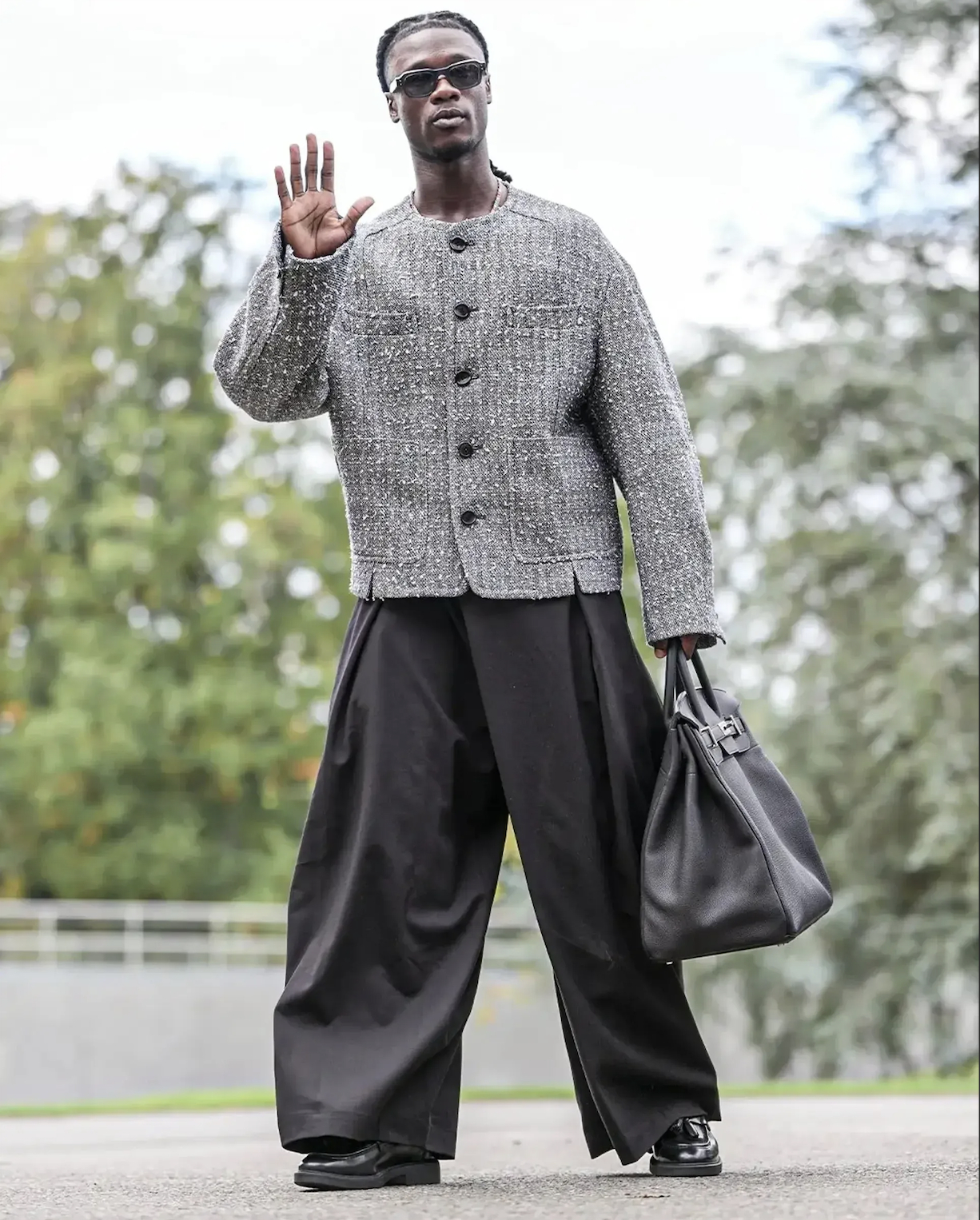 World Cup 2026 biến th&agrave;nh Fashion Week: S&acirc;n bay to&agrave;n trai đẹp mặc chất, đội tuyển 52 năm mới quay lại "hổ b&aacute;o" kh&ocirc;ng ai bằng- Ảnh 18.