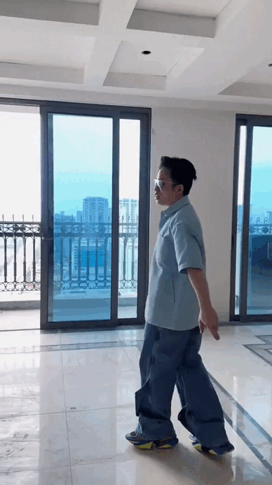 Nam nghệ sĩ Việt cưới vợ hơn 2 tuổi: Sống trong căn hộ view nh&igrave;n thẳng Hồ T&acirc;y, mới tậu th&ecirc;m 2 BĐS hạng sang- Ảnh 8.