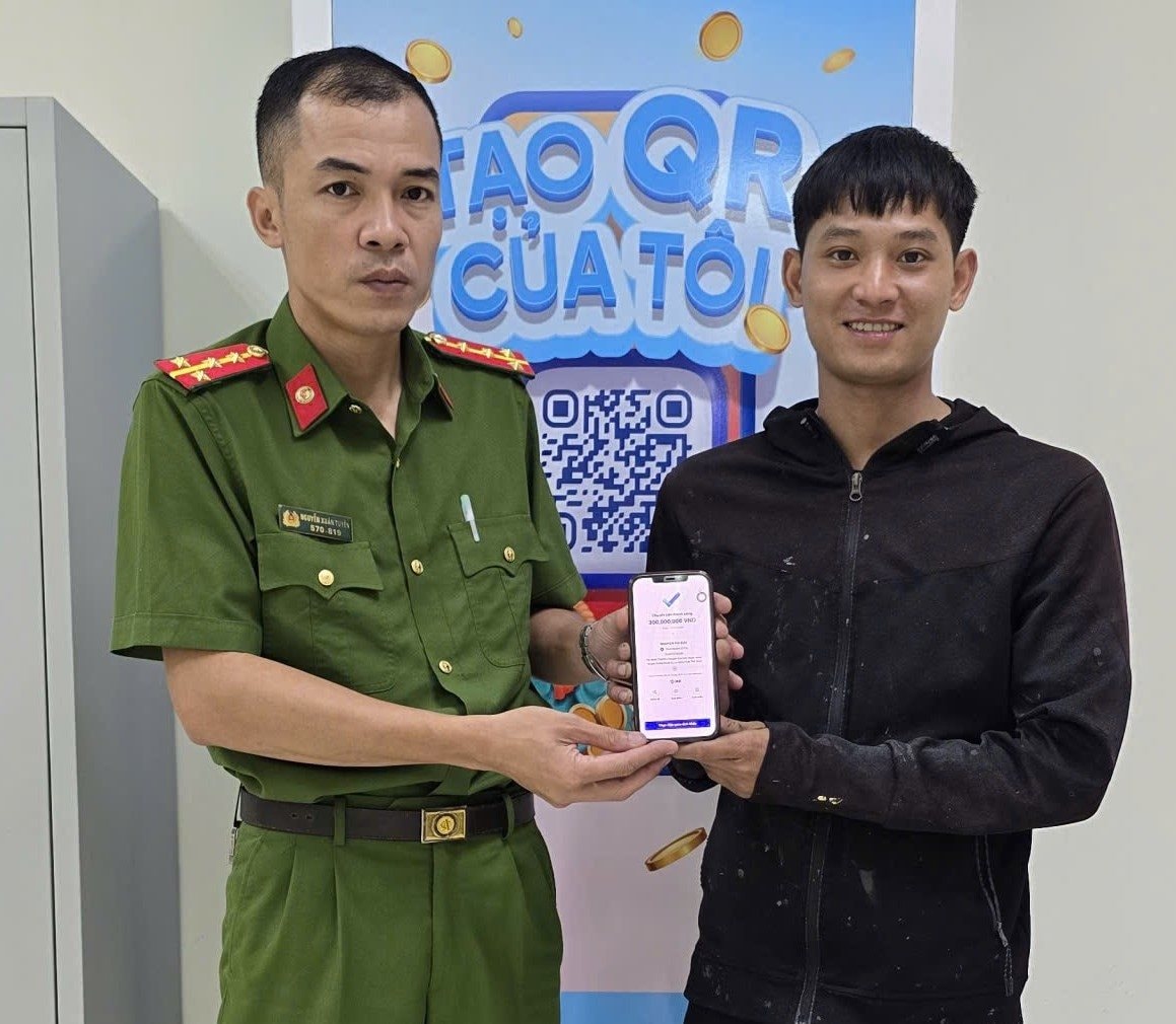 C&ocirc;ng an c&aacute;c tỉnh x&aacute;c minh loạt giao dịch chuyển khoản từ 5 triệu, 39 triệu đến 300 triệu,... của nhiều người d&acirc;n- Ảnh 3.