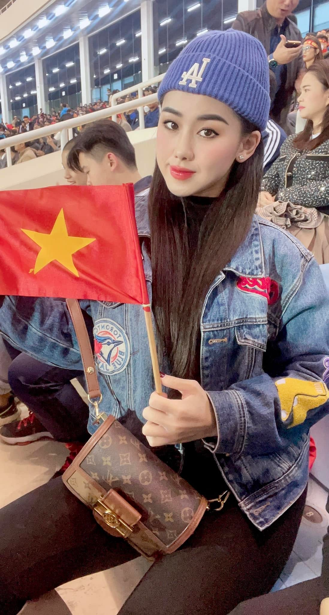 C&ocirc; g&aacute;i Hải Ph&ograve;ng từng l&agrave; mỹ nh&acirc;n N&oacute;ng C&ugrave;ng FIFA World Cup 8 năm trước, cuộc sống hiện tại g&acirc;y bất ngờ - Ảnh 6.