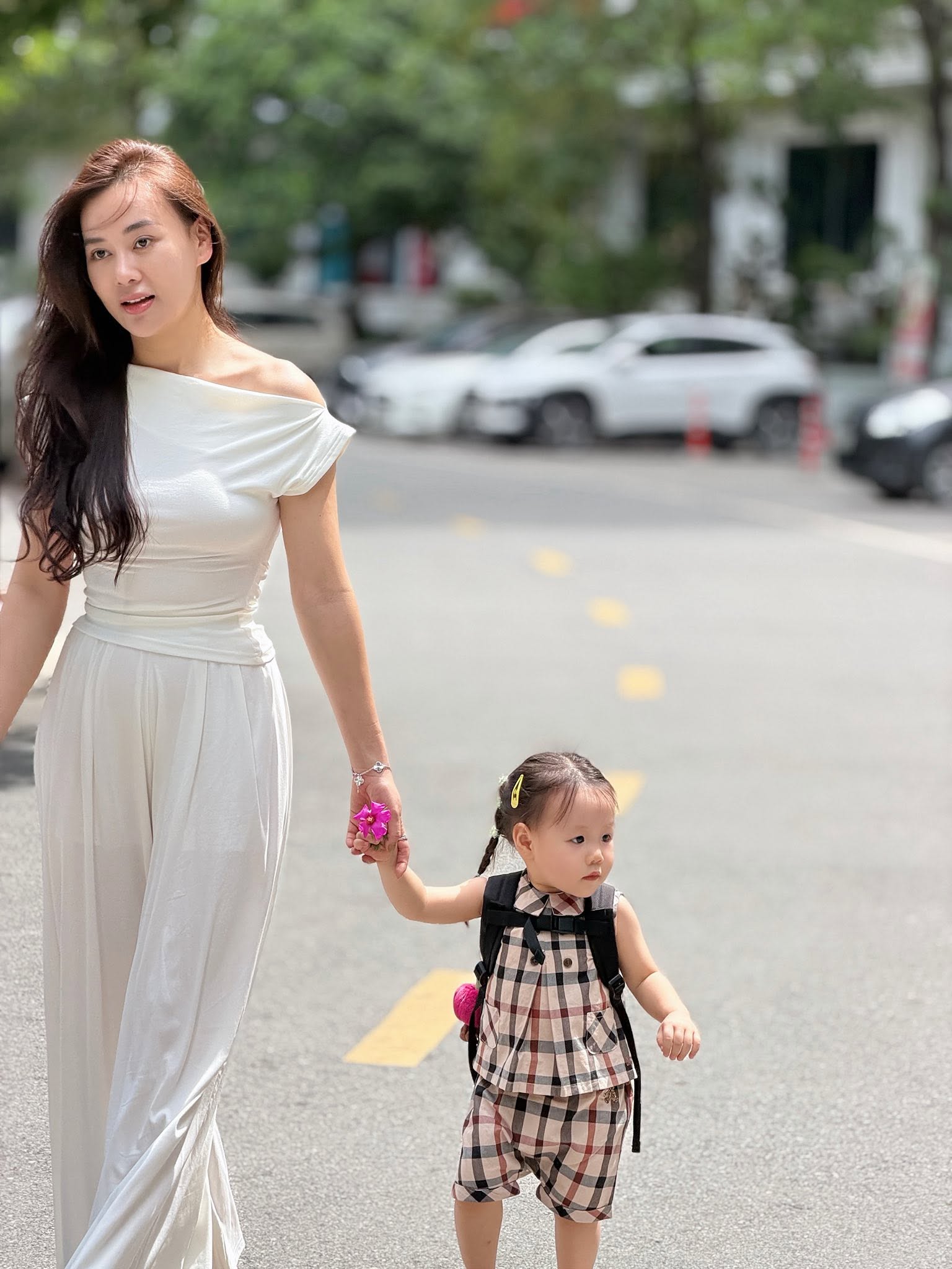"Bản sao mini" của Phương Oanh g&acirc;y sốt: Thần th&aacute;i từ b&eacute;, đ&ocirc;i mắt y đ&uacute;c Shark B&igrave;nh - Ảnh 2.