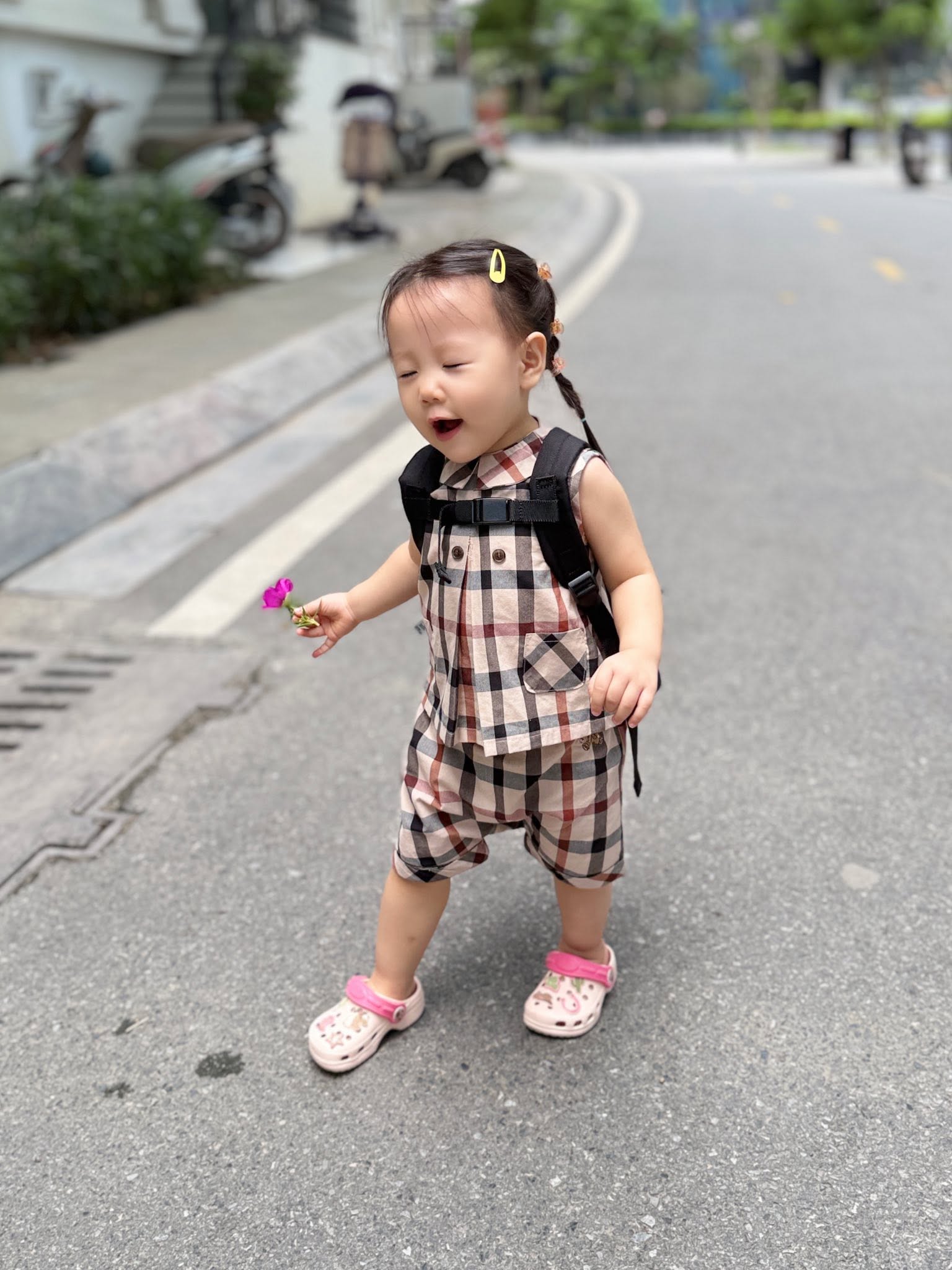 "Bản sao mini" của Phương Oanh g&acirc;y sốt: Thần th&aacute;i từ b&eacute;, đ&ocirc;i mắt y đ&uacute;c Shark B&igrave;nh - Ảnh 3.
