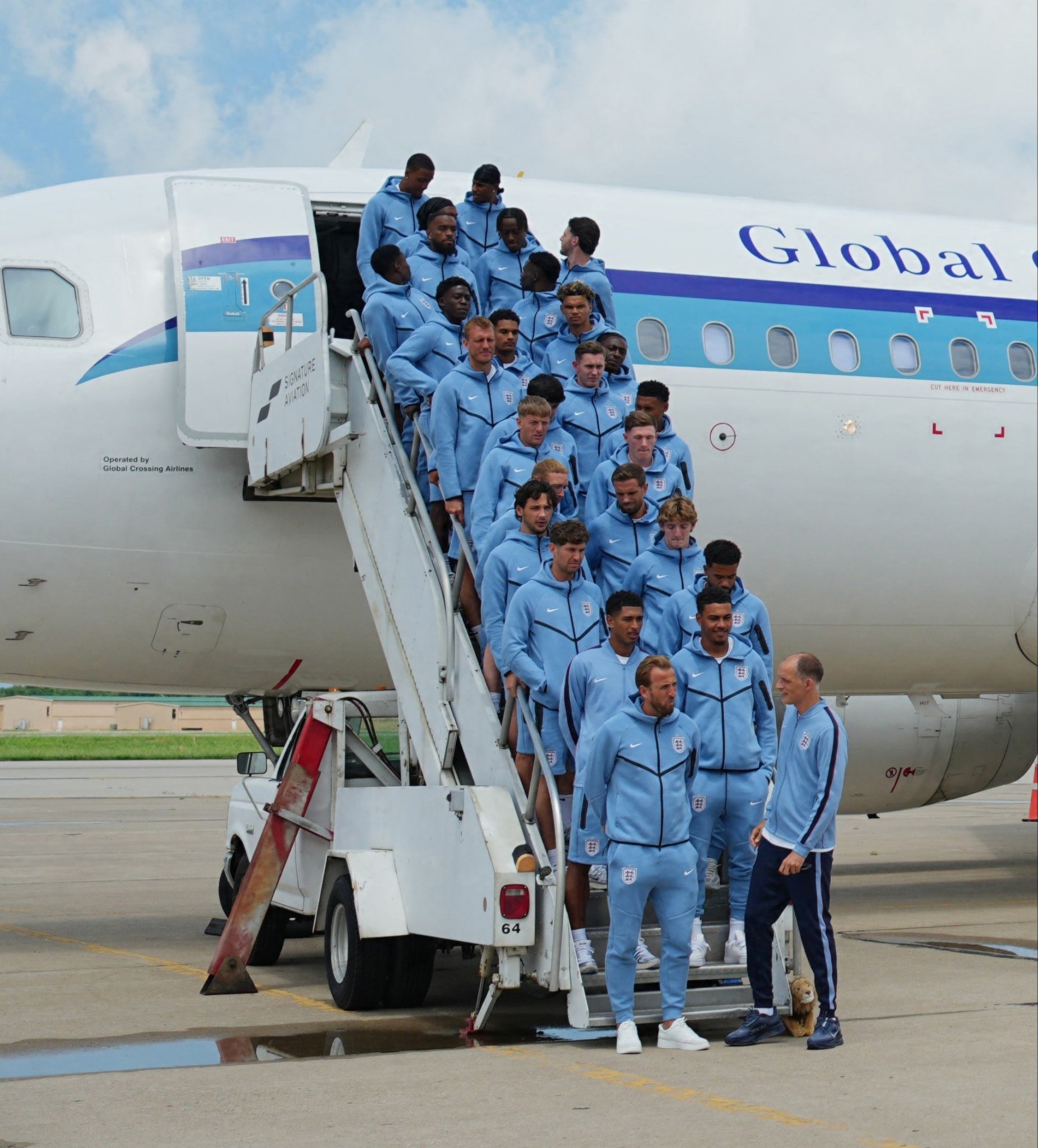 Tin mới nhất vụ đội tuyển Anh bị trộm gi&agrave;y ở World Cup: Đ&atilde; bắt được 2 nghi phạm t&aacute;o tợn- Ảnh 1.