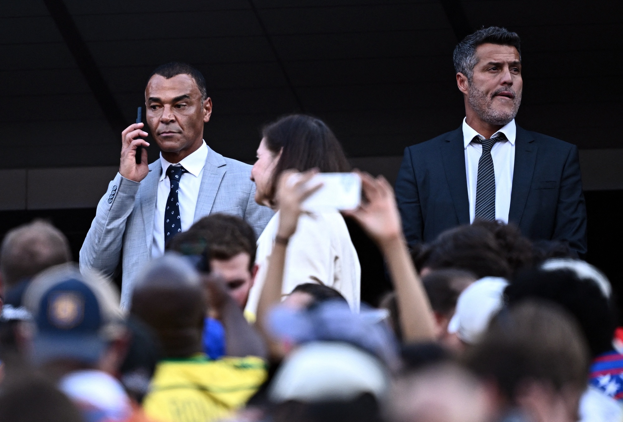 Vũ trụ siêu sao và huyền thoại trứ danh hội tụ cổ vũ Brazil: Ronaldo "Béo" lo sốt vó bên cạnh "thiên thần" Kaka- Ảnh 7. Vũ trụ siêu sao và huyền thoại trứ danh hội tụ cổ vũ Brazil: Ronaldo "Béo" lo sốt vó bên cạnh "thiên thần" Kaka- Ảnh 7.