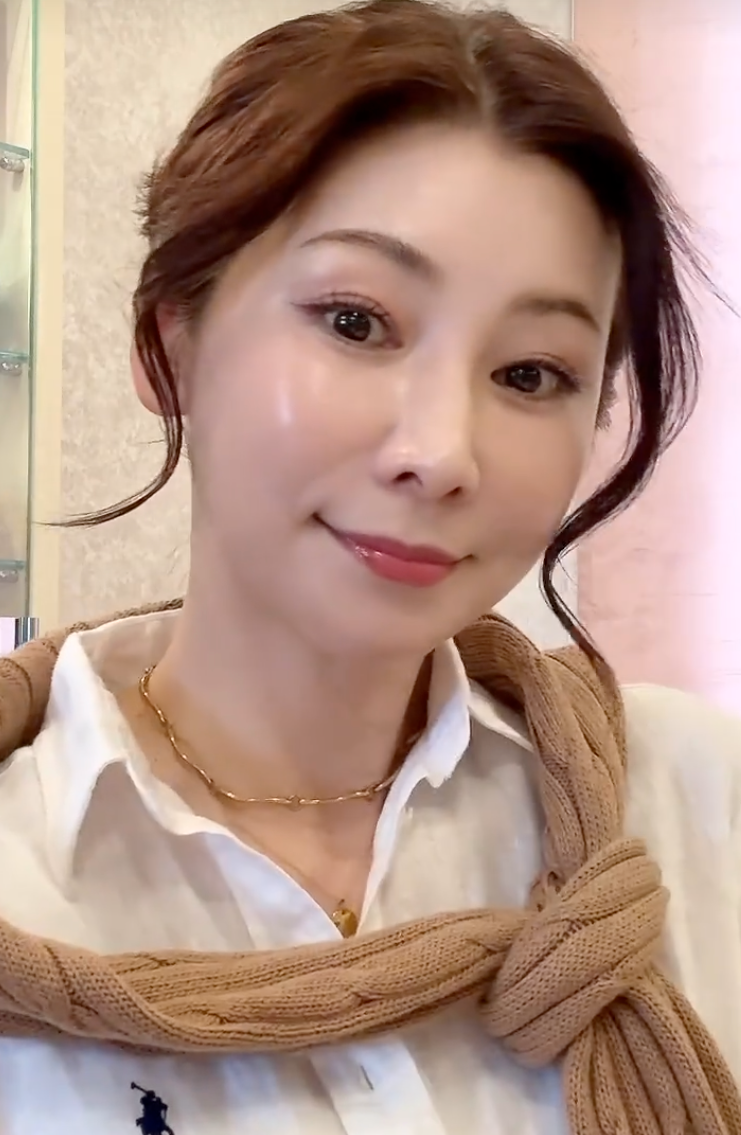 L&agrave;n da tuổi U60 vẫn căng b&oacute;ng, hồng h&agrave;o: Người phụ nữ Nhật Bản duy tr&igrave; một "chi&ecirc;u" n&acirc;ng cơ đơn giản suốt h&agrave;ng chục năm- Ảnh 3.