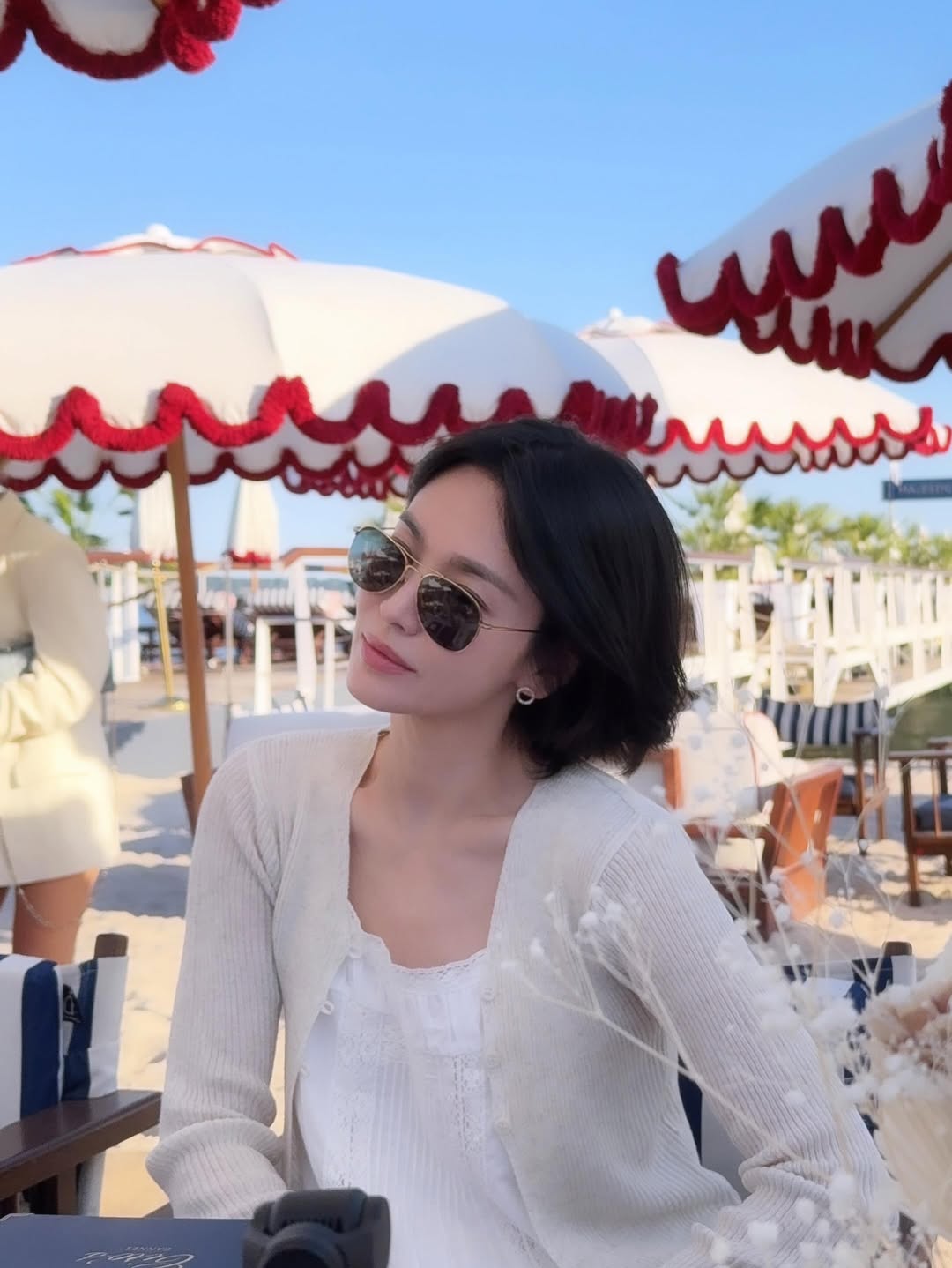 Không thể cưỡng lại trước một Song Hye Kyo phóng khoáng cỡ này- Ảnh 4. Không thể cưỡng lại trước một Song Hye Kyo phóng khoáng cỡ này- Ảnh 4.