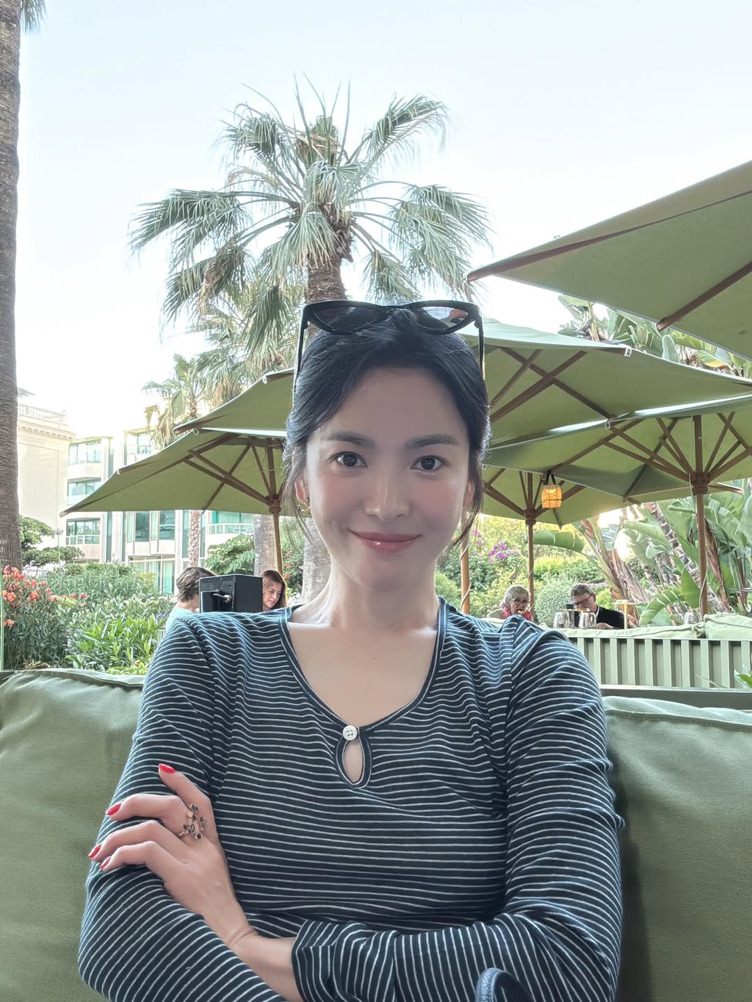 Không thể cưỡng lại trước một Song Hye Kyo phóng khoáng cỡ này- Ảnh 5. Không thể cưỡng lại trước một Song Hye Kyo phóng khoáng cỡ này- Ảnh 5.