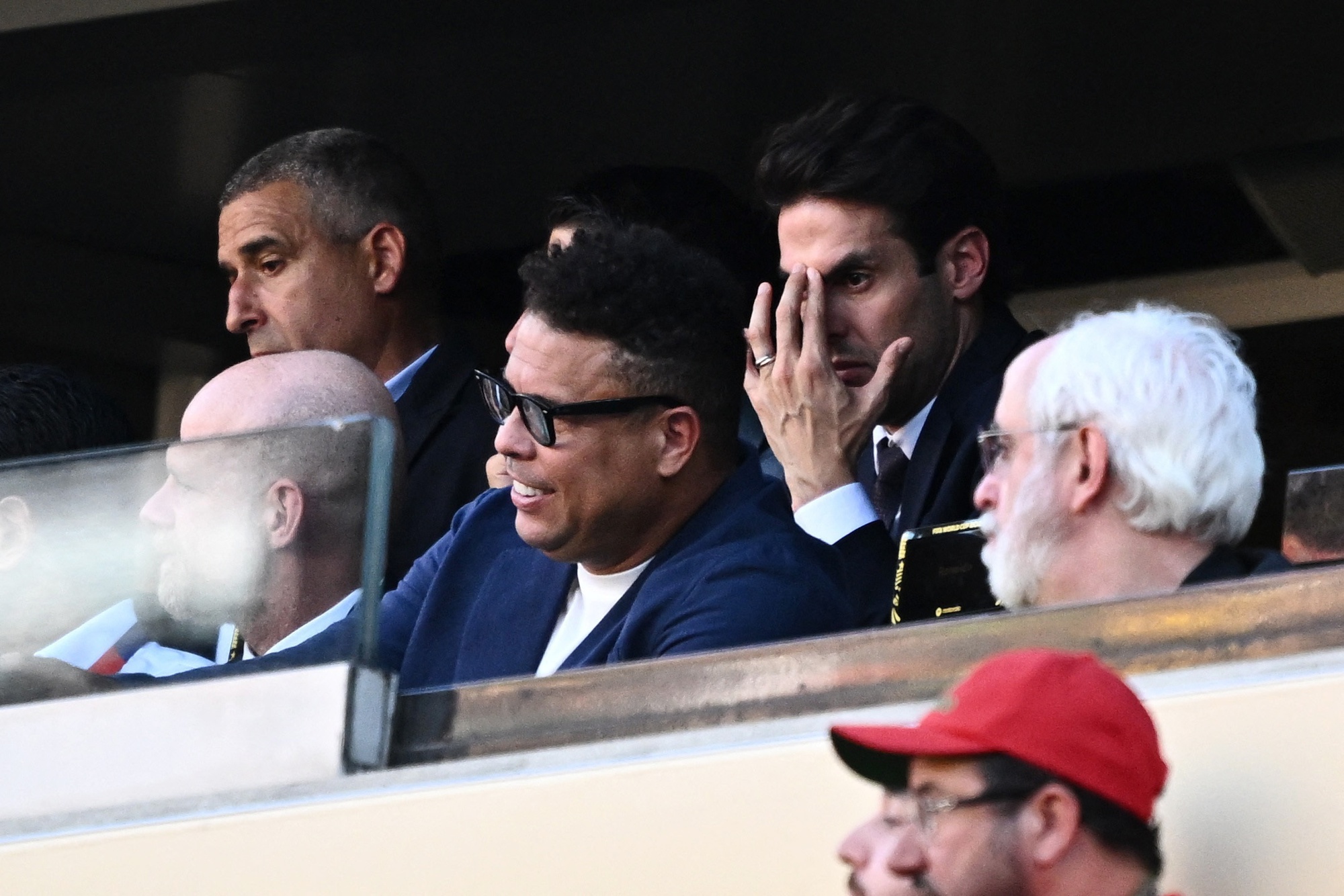 Vũ trụ siêu sao và huyền thoại trứ danh hội tụ cổ vũ Brazil: Ronaldo "Béo" lo sốt vó bên cạnh "thiên thần" Kaka- Ảnh 1. Vũ trụ siêu sao và huyền thoại trứ danh hội tụ cổ vũ Brazil: Ronaldo "Béo" lo sốt vó bên cạnh "thiên thần" Kaka- Ảnh 1.