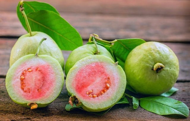 Nhiều người bị bệnh thận kh&ocirc;ng d&aacute;m ăn tr&aacute;i c&acirc;y, b&aacute;c sĩ n&oacute;i điều ngược lại: 3 loại quả n&agrave;y vẫn c&oacute; thể ăn, c&oacute; loại chỉ v&agrave;i ngh&igrave;n đồng/quả- Ảnh 2.
