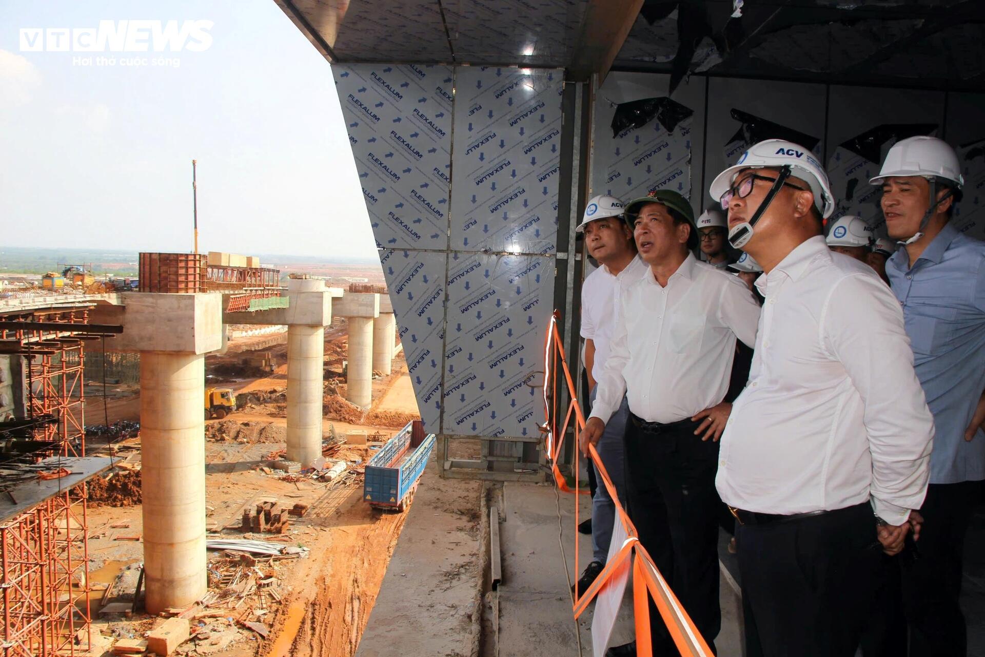 H&igrave;nh ảnh mới nhất b&ecirc;n trong đại c&ocirc;ng trường s&acirc;n bay Long Th&agrave;nh- Ảnh 2.
