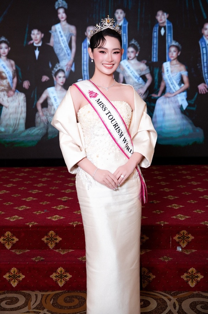 Nhan sắc mỹ nh&acirc;n cao 1m8 đại diện Việt Nam thi Miss Globe 2026- Ảnh 9.