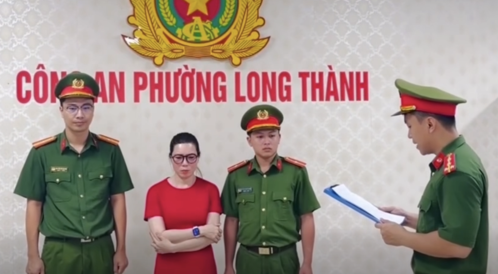 Khởi tố bà chủ tiệm kính mắt nổi tiếng Phạm Thị Hoài- Ảnh 2. Khởi tố bà chủ tiệm kính mắt nổi tiếng Phạm Thị Hoài- Ảnh 2.