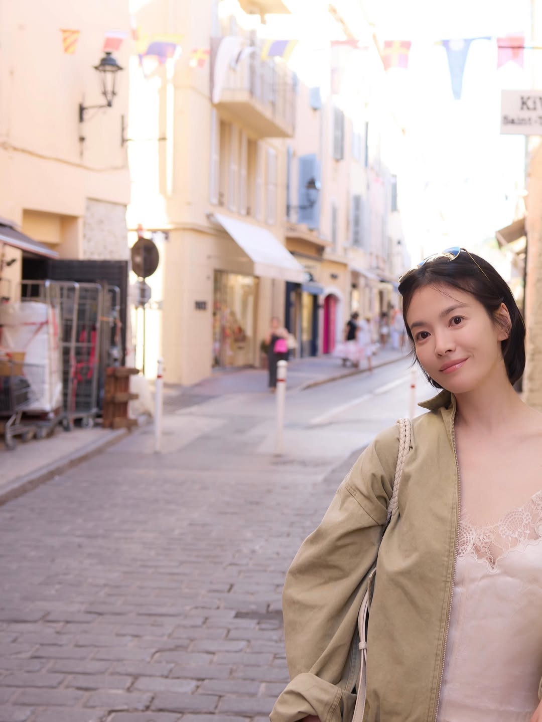 Không thể cưỡng lại trước một Song Hye Kyo phóng khoáng cỡ này- Ảnh 1. Không thể cưỡng lại trước một Song Hye Kyo phóng khoáng cỡ này- Ảnh 1.
