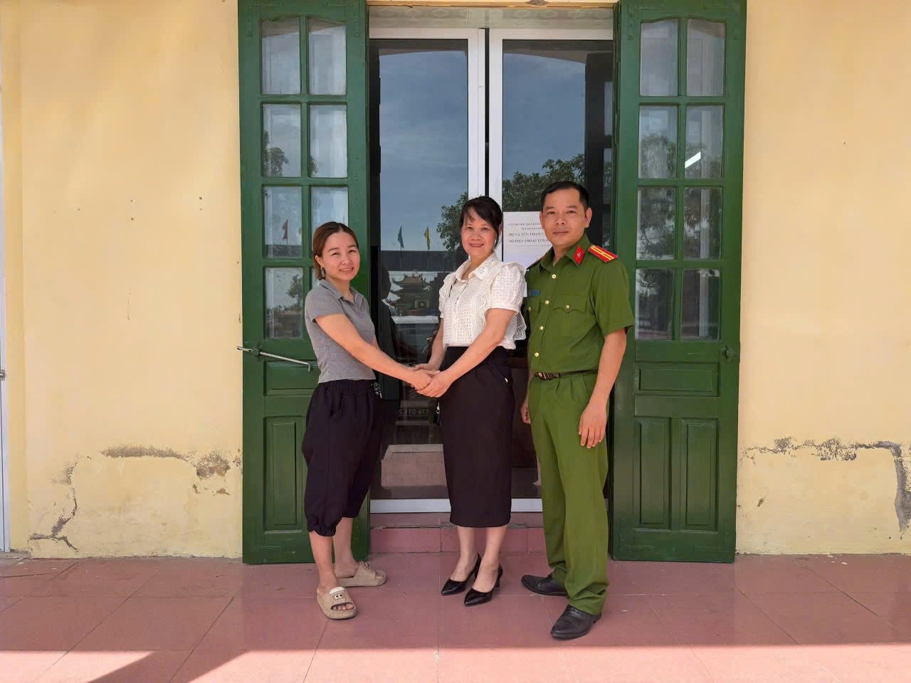 C&ocirc;ng an c&aacute;c tỉnh x&aacute;c minh loạt giao dịch chuyển khoản từ 5 triệu, 39 triệu đến 300 triệu,... của nhiều người d&acirc;n- Ảnh 2.