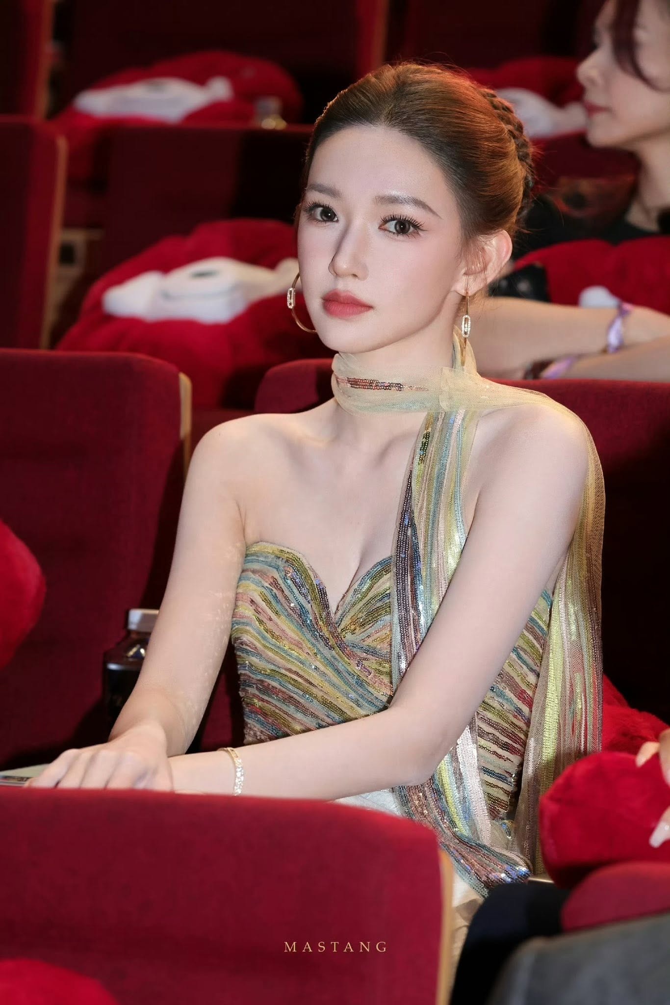 Ngắm mỹ nhân này chớp mắt cái nào là thiệt cái đó: Visual bén ngót body bốc lửa, thêm vương miện là thành công chúa- Ảnh 2. Ngắm mỹ nhân này chớp mắt cái nào là thiệt cái đó: Visual bén ngót body bốc lửa, thêm vương miện là thành công chúa- Ảnh 2.