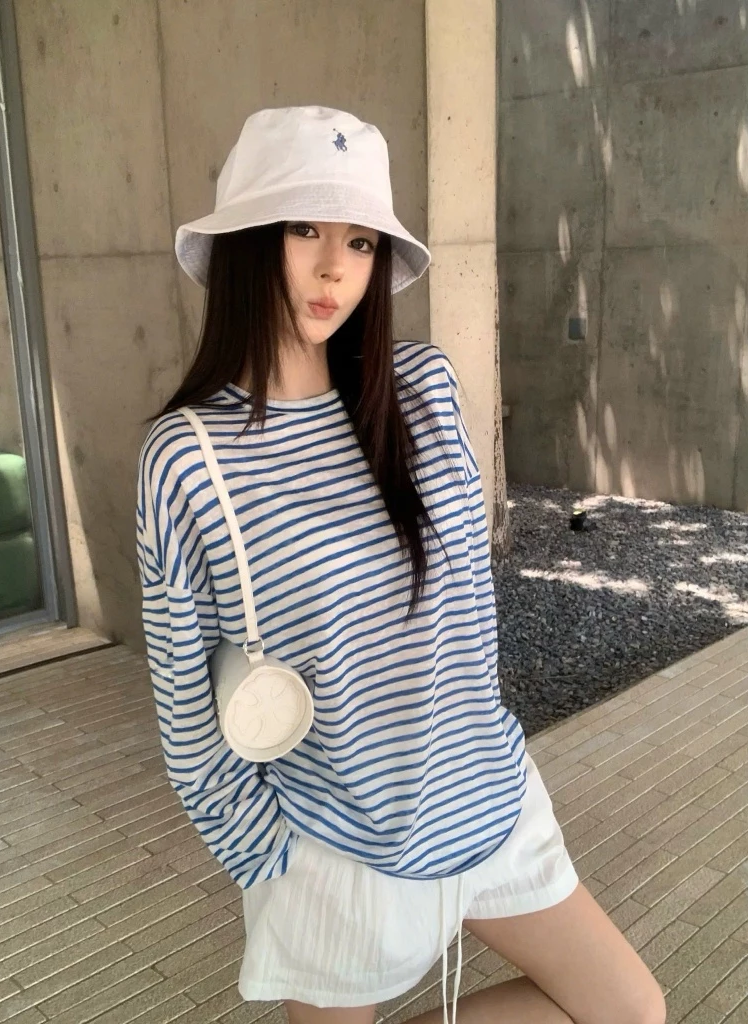 Kiểu &aacute;o hack tuổi đang được Song Hye Kyo cưng sủng, chị em U40 diện theo l&agrave; trẻ ra v&agrave;i tuổi- Ảnh 10.