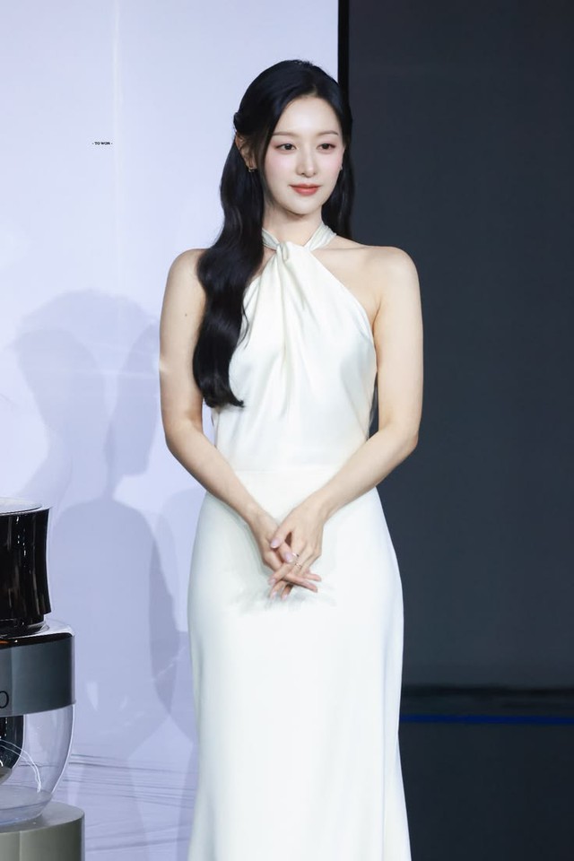 Kim Ji Won gặp đối thủ nhan sắc xứng tầm- Ảnh 8.