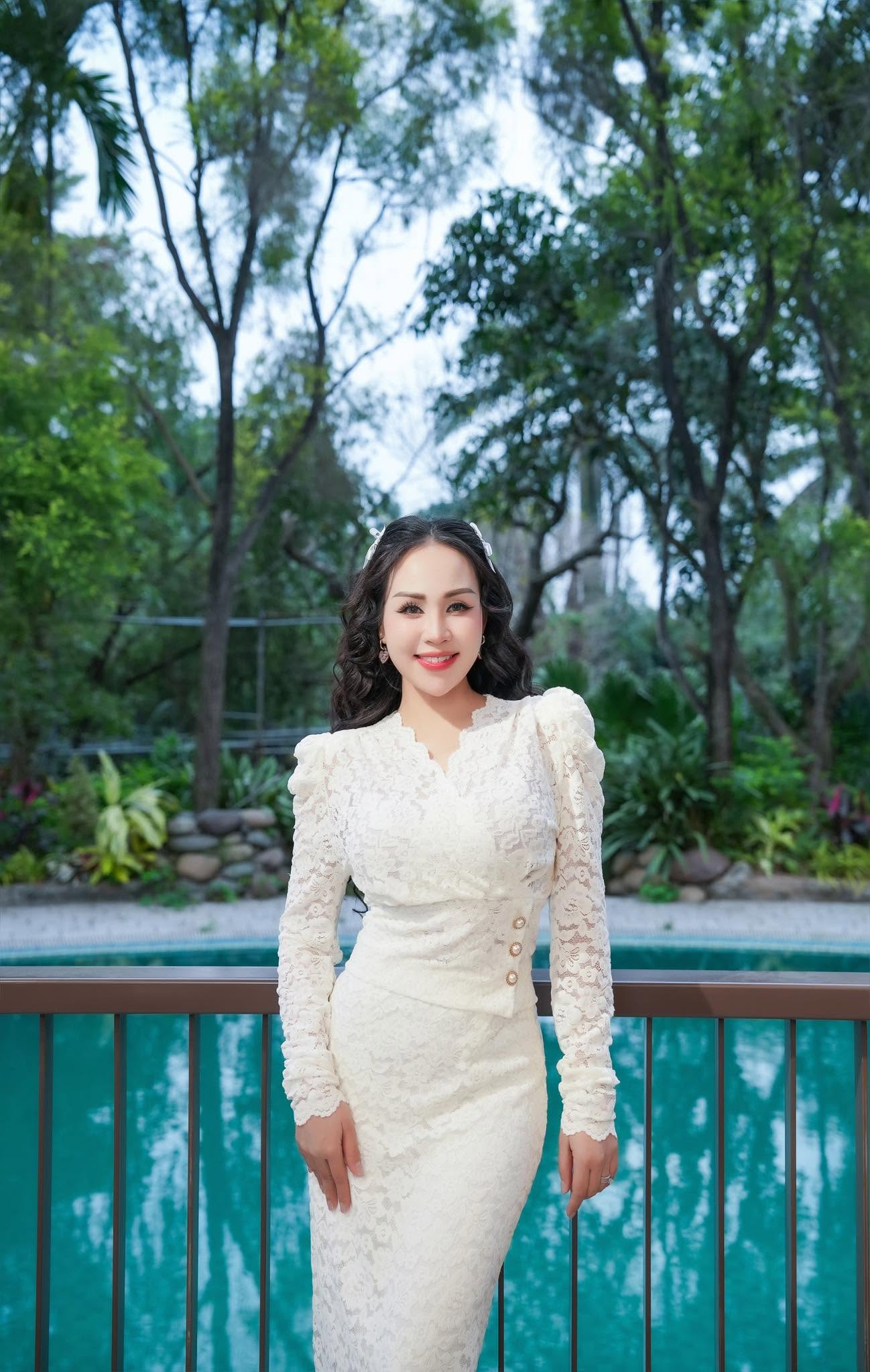 Nữ nghệ sĩ l&agrave; giảng vi&ecirc;n Học viện &Acirc;m nhạc Quốc gia, được chồng x&acirc;y tặng biệt phủ 25.000m2 ở Gia L&acirc;m - Ảnh 5.