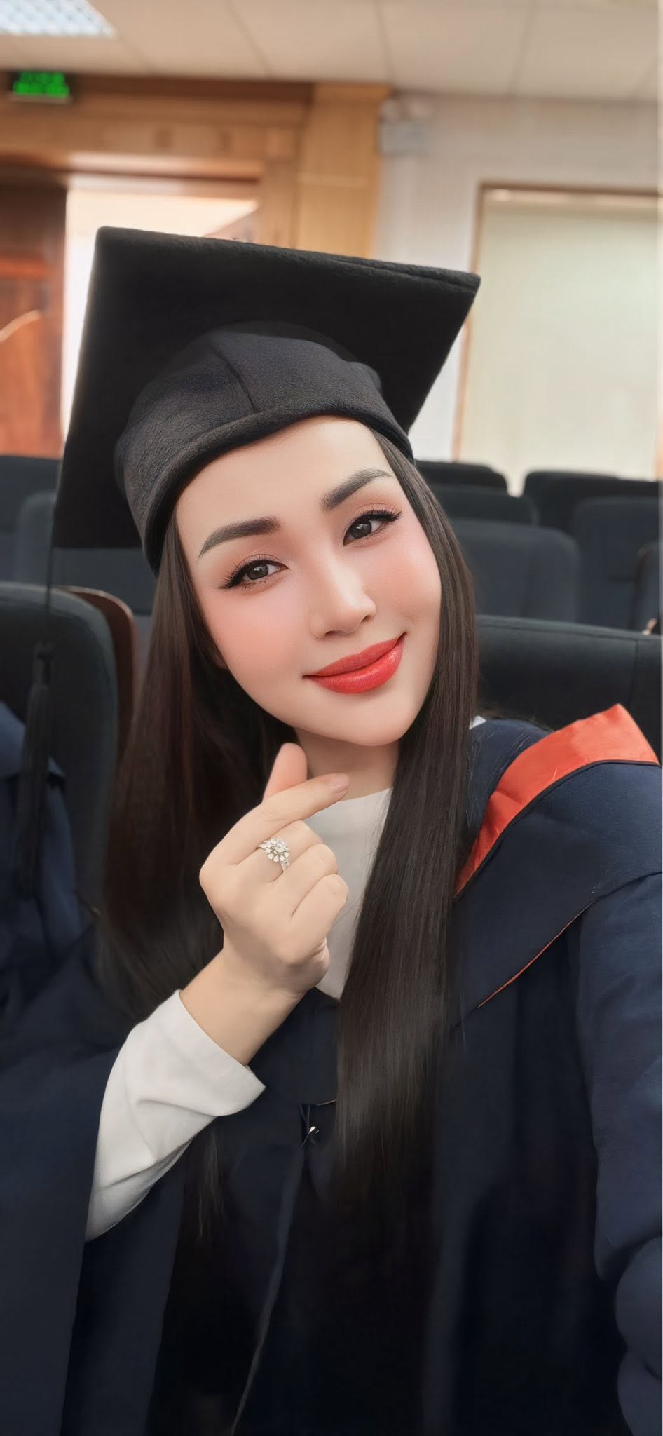 Nữ nghệ sĩ l&agrave; giảng vi&ecirc;n Học viện &Acirc;m nhạc Quốc gia, được chồng x&acirc;y tặng biệt phủ 25.000m2 ở Gia L&acirc;m - Ảnh 2.