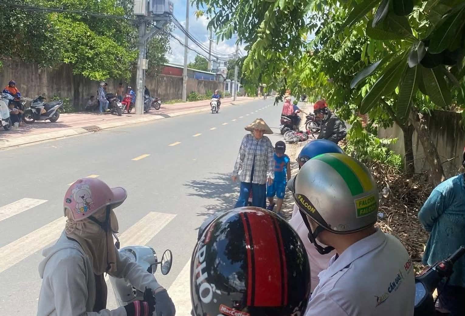 Nam sinh bị người đàn ông dùng xẻng đánh tử vong bên đường ở TP.HCM: Tiết lộ về nghi phạm- Ảnh 1. Nam sinh bị người đàn ông dùng xẻng đánh tử vong bên đường ở TP.HCM: Tiết lộ về nghi phạm- Ảnh 1.