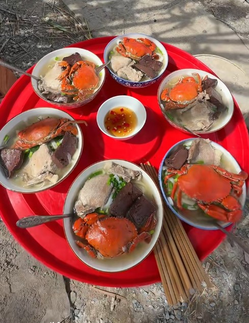 Thợ x&acirc;y được đ&atilde;i m&acirc;m cua, shipper quen được gọi v&ocirc; ăn cơm: Một kiểu hiếu kh&aacute;ch rất miền T&acirc;y khiến d&acirc;n mạng th&iacute;ch th&uacute;- Ảnh 2.