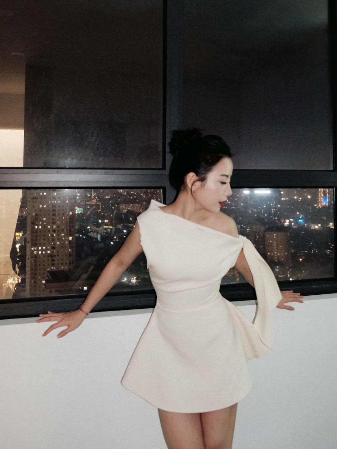 C&ocirc; d&acirc;u &ocirc;m b&oacute; hoa cưới nặng 5kg viral MXH: Tiểu thư H&agrave; Tĩnh, đời thường cực xinh, style lại si&ecirc;u cuốn- Ảnh 7.