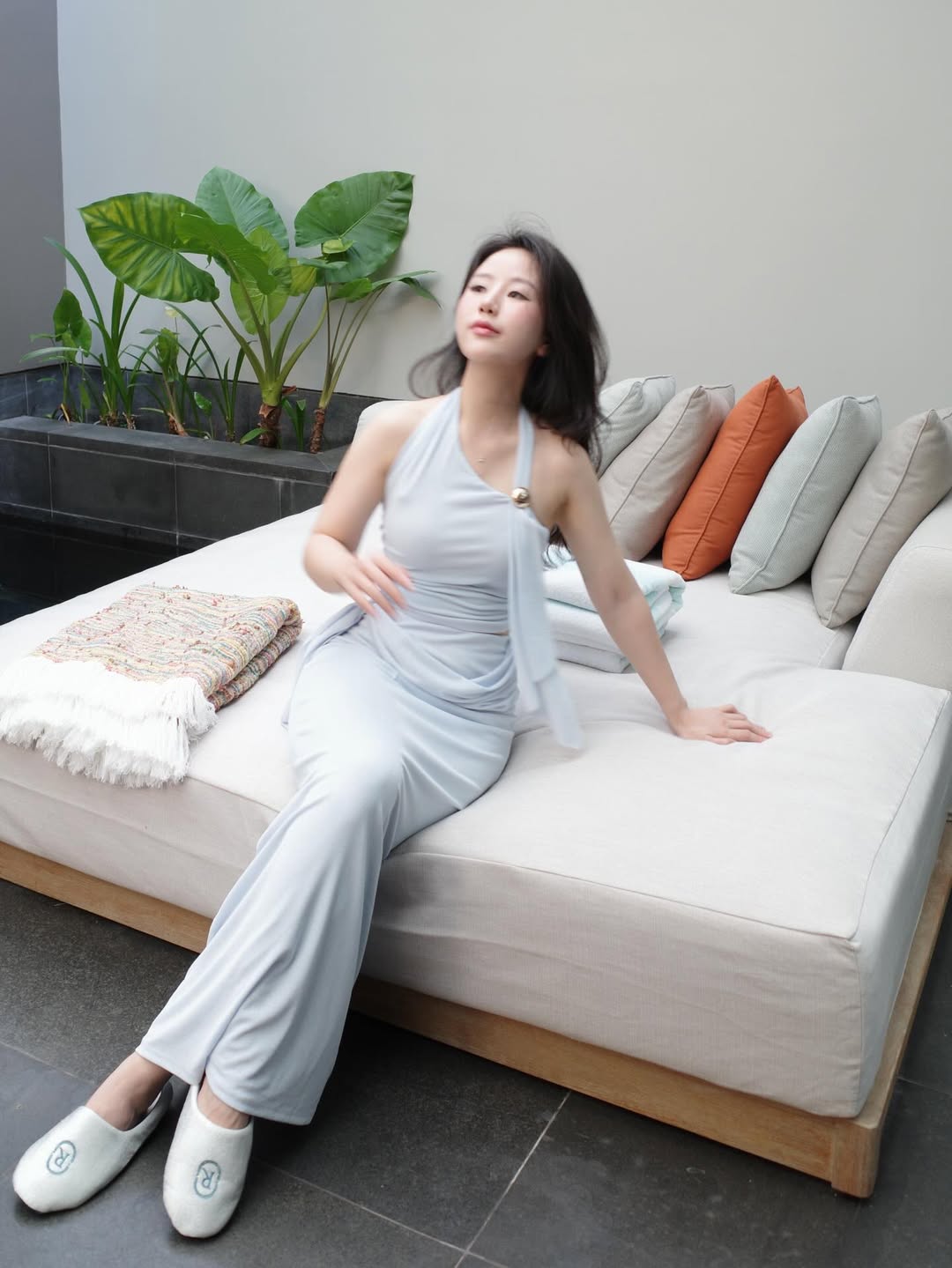 C&ocirc; d&acirc;u &ocirc;m b&oacute; hoa cưới nặng 5kg viral MXH: Tiểu thư H&agrave; Tĩnh, đời thường cực xinh, style lại si&ecirc;u cuốn- Ảnh 11.