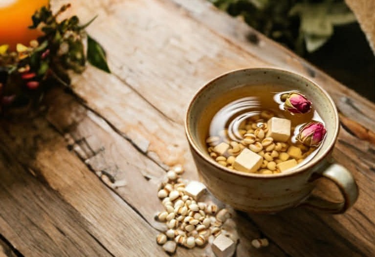 4 c&ocirc;ng thức "tr&agrave; giảm c&acirc;n" hiệu quả: Uống 3 lần/tuần để thải độc, gi&uacute;p bụng phẳng, eo thon v&agrave; da mặt trắng hồng - Ảnh 2.