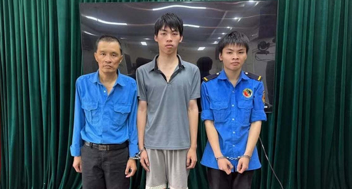 Tạm giữ 3 bảo vệ chung cư h&agrave;nh hung kh&aacute;ch v&agrave; t&agrave;i xế sau thắc mắc ph&iacute; gửi xe- Ảnh 1.