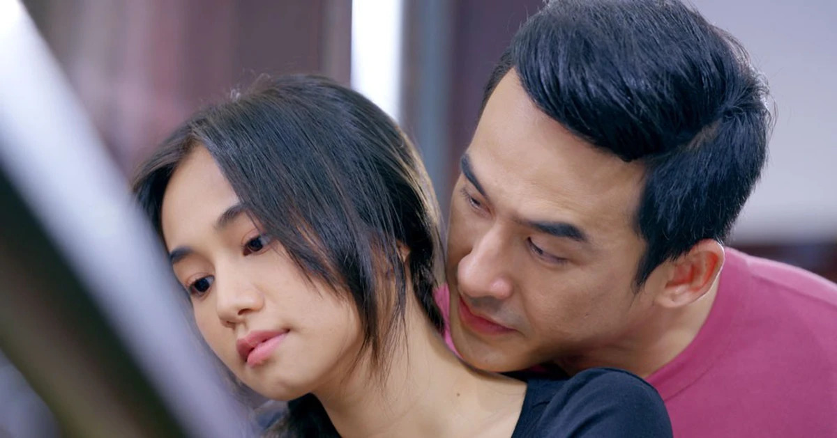Bắt gặp cặp đ&ocirc;i Vbiz t&igrave;nh bể b&igrave;nh giữa sự kiện, netizen nhắc nhẹ nh&agrave; g&aacute;i "tiểu tam sau lưng chị k&igrave;a"- Ảnh 5.