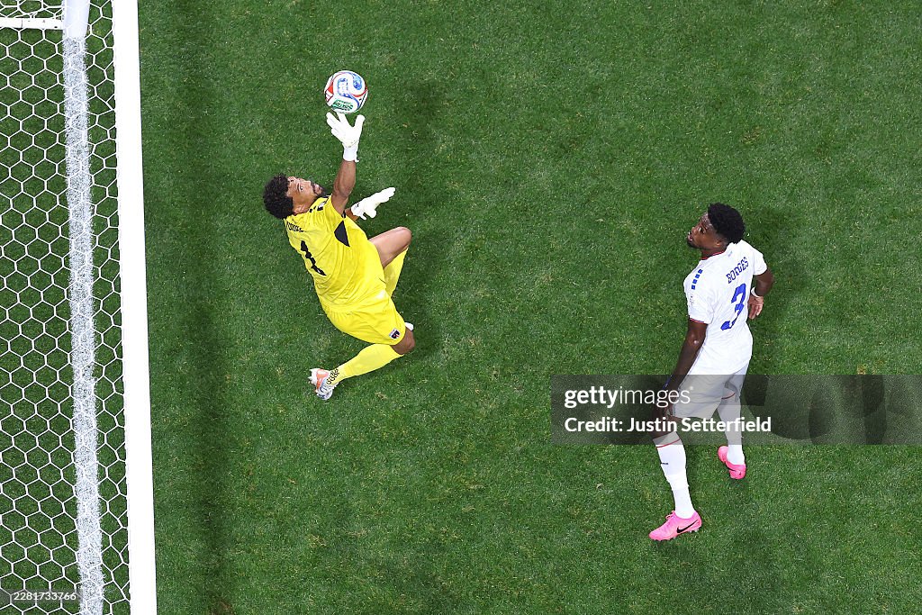 FIFA gọi Vozinha l&agrave; "người h&ugrave;ng": Th&igrave; ra 40 tuổi l&agrave; đỉnh cao của đời người- Ảnh 3.