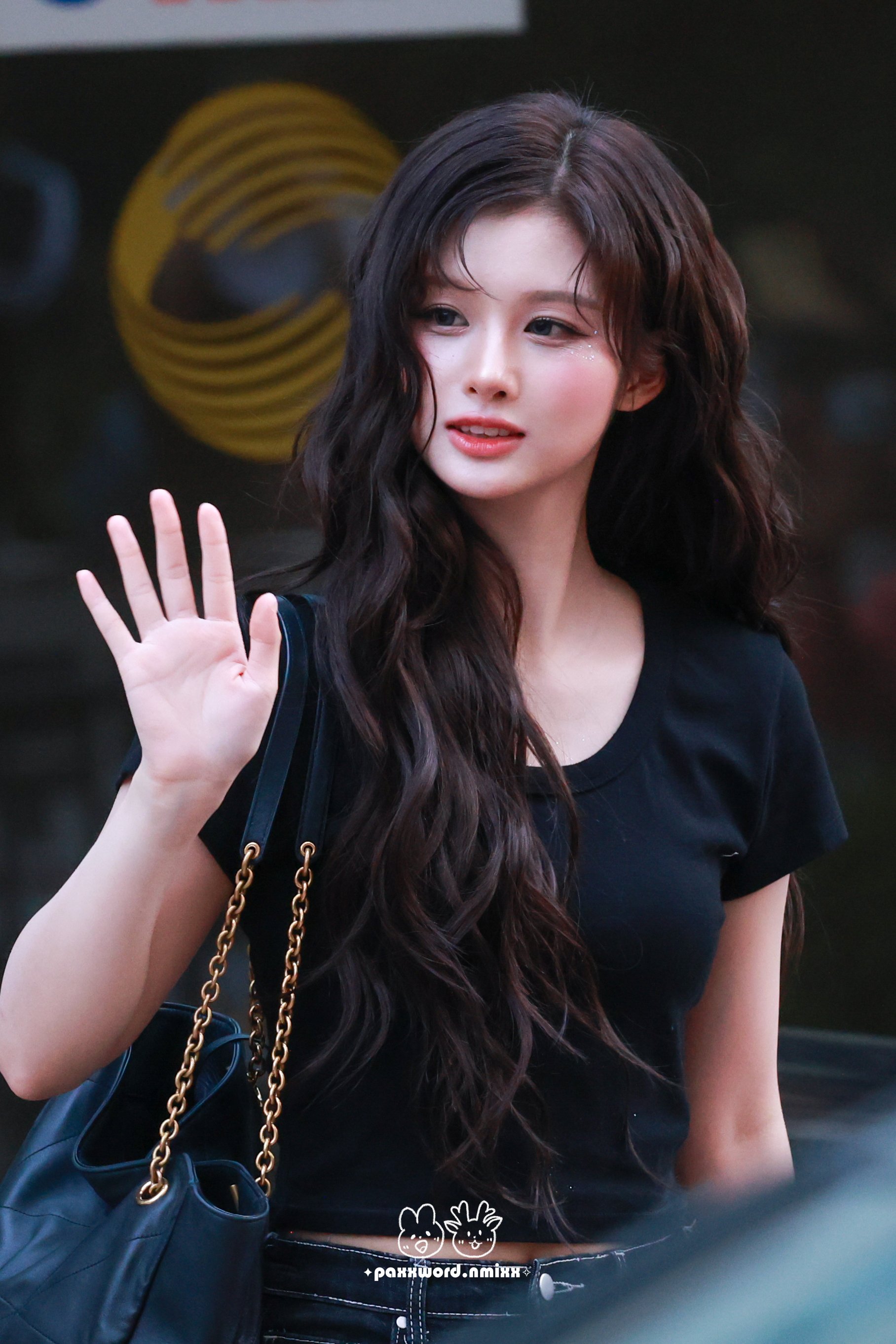 6 triệu người x&oacute;t xa trước khoảnh khắc đệ nhất mỹ nh&acirc;n showbiz đau đớn tr&ecirc;n s&acirc;n khấu, rơi lệ m&agrave; vẫn đẹp nao l&ograve;ng- Ảnh 5.