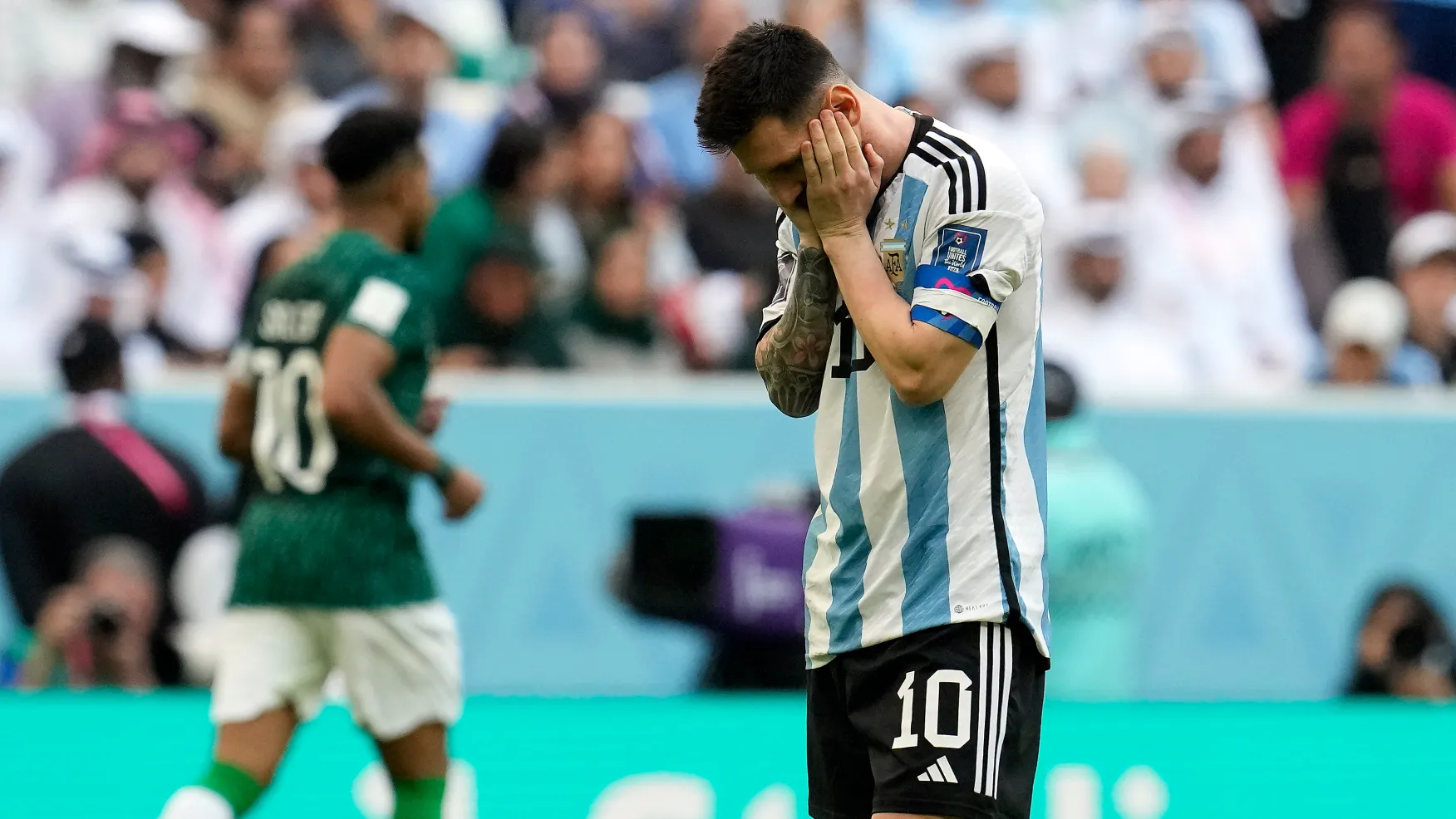 6 cú sốc lớn nhất lịch sử World Cup: Argentina của Messi thua Ả Rập Xê Út, đội bóng tí hon Cape Verde tạo địa chấn trước Tây Ban Nha - Ảnh 2.