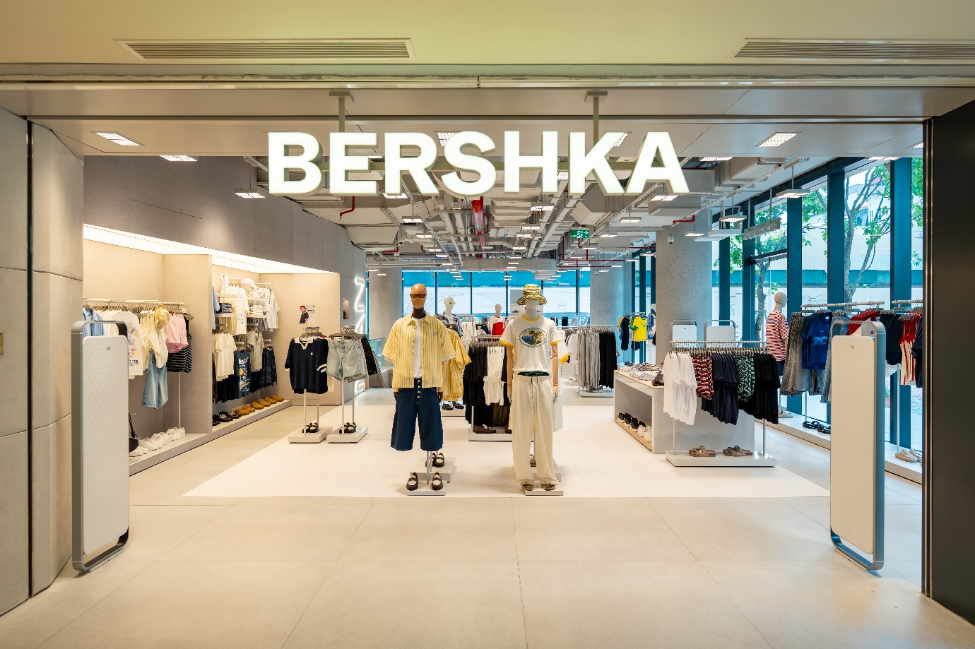BERSHKA chính thức cập bến Việt Nam với cửa hàng đầu tiên tại Hanoi Centre - Ảnh 1. BERSHKA chính thức cập bến Việt Nam với cửa hàng đầu tiên tại Hanoi Centre - Ảnh 1.