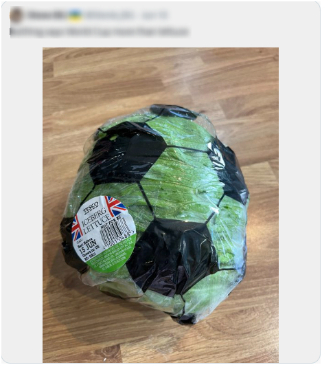 X&agrave; l&aacute;ch cuộn h&igrave;nh b&oacute;ng đ&aacute; ở si&ecirc;u thị gi&aacute; 30 ngh&igrave;n đang viral: Nhiều người mua v&igrave; tinh thần World Cup qu&aacute;!- Ảnh 2.