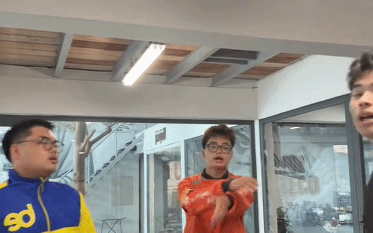 Bộ 3 "boy phố" mới nổi: Bi B&eacute;o - con trai nghệ sỹ Xu&acirc;n Bắc giật spotlight chỉ v&igrave; 1 nụ cười- Ảnh 1.
