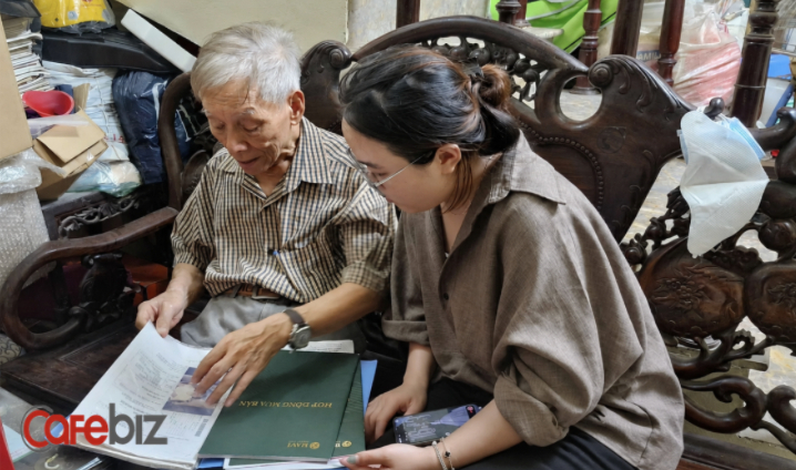 Bắt đầu từ một lời mời dự khai trương và 5 triệu đồng, cụ ông với danh xưng Thầy thuốc ưu tú gần 90 tuổi phải cầm cố cả căn nhà đang ở - Ảnh 3. Bắt đầu từ một lời mời dự khai trương và 5 triệu đồng, cụ ông với danh xưng Thầy thuốc ưu tú gần 90 tuổi phải cầm cố cả căn nhà đang ở - Ảnh 3.