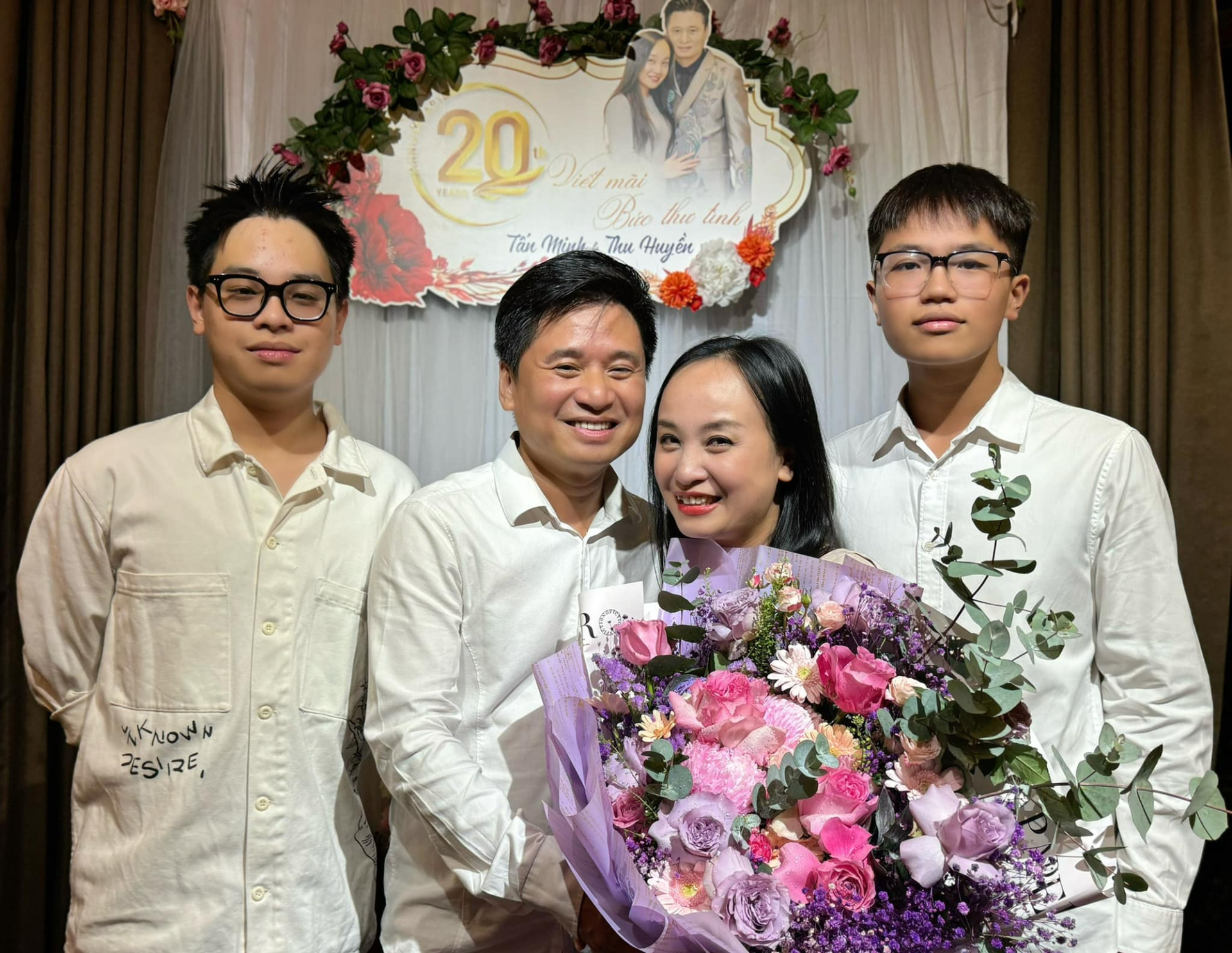 Việt Nam duy nhất vợ chồng nghệ sĩ l&agrave; Gi&aacute;m đốc Nh&agrave; h&aacute;t quyền lực, được phong tặng NSND giọng h&aacute;t cả nước c&ocirc;ng nhận - Ảnh 3.