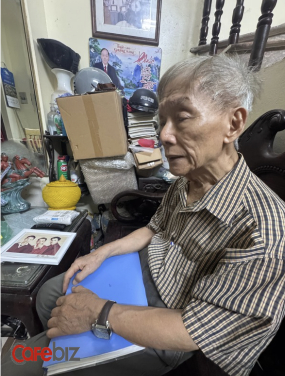 Bắt đầu từ một lời mời dự khai trương và 5 triệu đồng, cụ ông với danh xưng Thầy thuốc ưu tú gần 90 tuổi phải cầm cố cả căn nhà đang ở - Ảnh 4. Bắt đầu từ một lời mời dự khai trương và 5 triệu đồng, cụ ông với danh xưng Thầy thuốc ưu tú gần 90 tuổi phải cầm cố cả căn nhà đang ở - Ảnh 4.