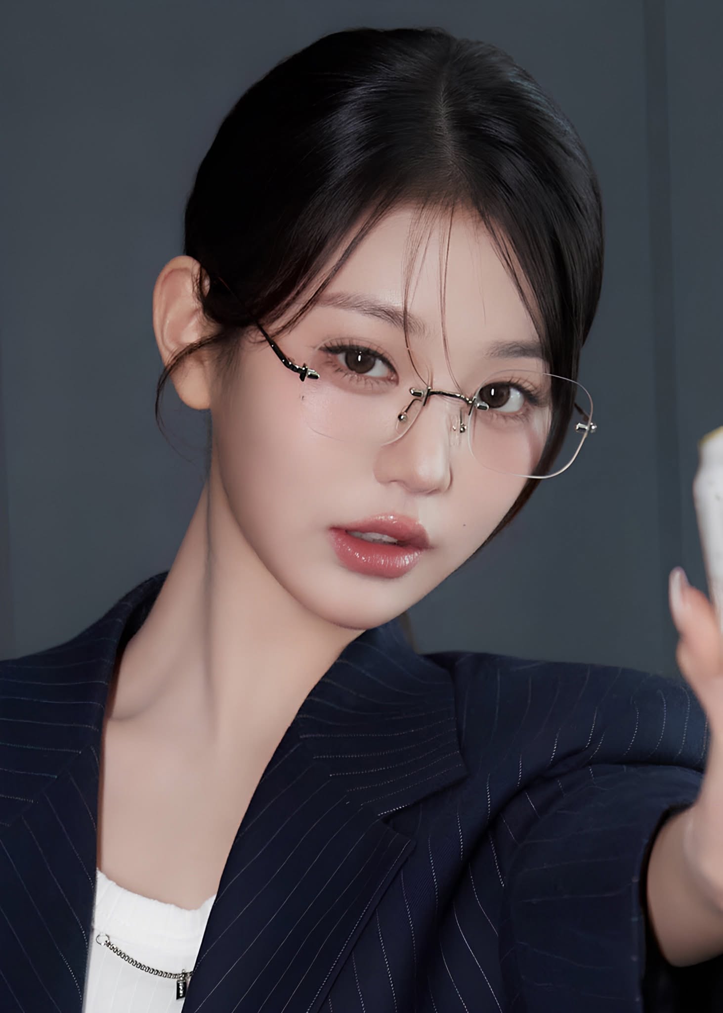 Đoạn clip ra vẻ "mẹ thi&ecirc;n hạ" của c&ocirc;ng ch&uacute;a Kpop g&acirc;y khiếu nại ầm ĩ, Cảng h&agrave;ng kh&ocirc;ng H&agrave;n Quốc vội ph&aacute;t th&ocirc;ng b&aacute;o khẩn- Ảnh 5.