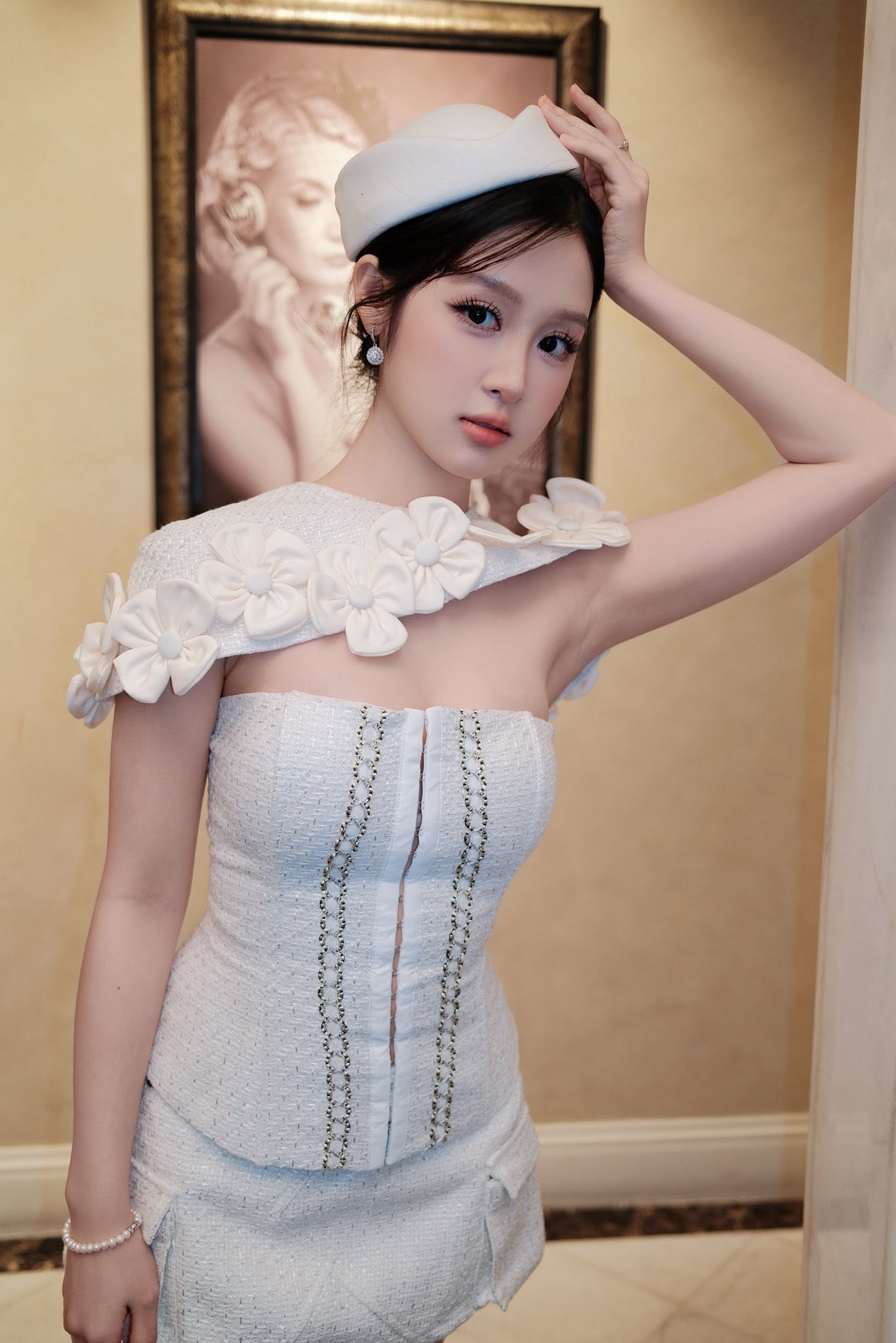 Mỹ nh&acirc;n Việt mới 18 tuổi đ&atilde; bị đ&ograve;i giải nghệ để đi thi Hoa hậu: Nhan sắc thần th&aacute;nh m&ecirc; hoặc 4 triệu fan- Ảnh 6.