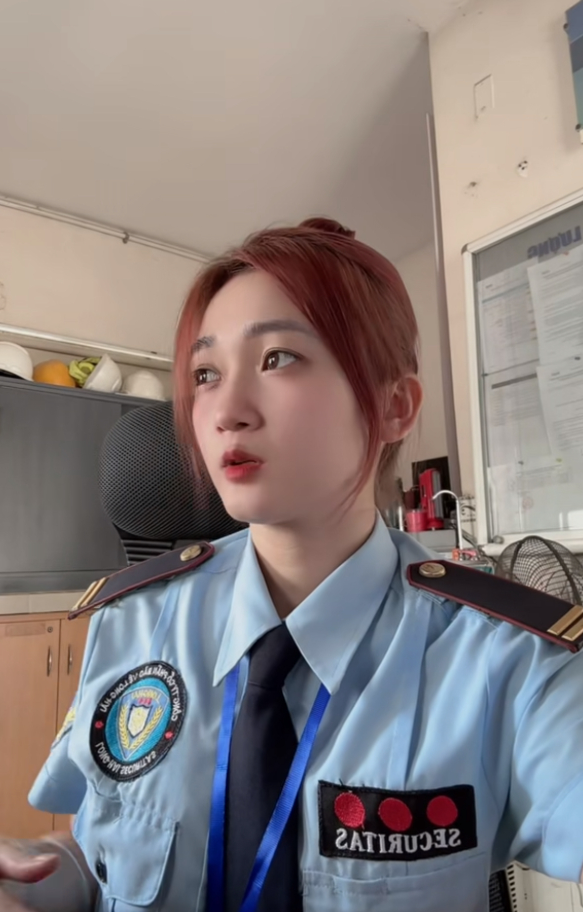 Ngồi điều ho&agrave;, l&agrave;m 8 tiếng, ăn đủ bữa, kh&ocirc;ng KPI: Nghề bảo vệ lương khoảng 10 triệu ở TP.HCM, H&agrave; Nội đang h&uacute;t người trẻ - Ảnh 6.