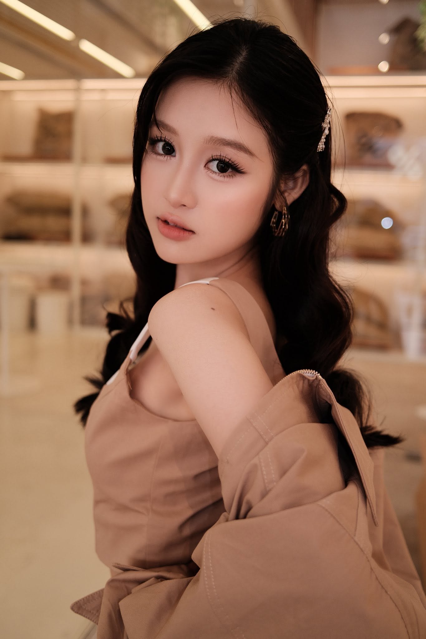 Mỹ nh&acirc;n Việt mới 18 tuổi đ&atilde; bị đ&ograve;i giải nghệ để đi thi Hoa hậu: Nhan sắc thần th&aacute;nh m&ecirc; hoặc 4 triệu fan- Ảnh 7.