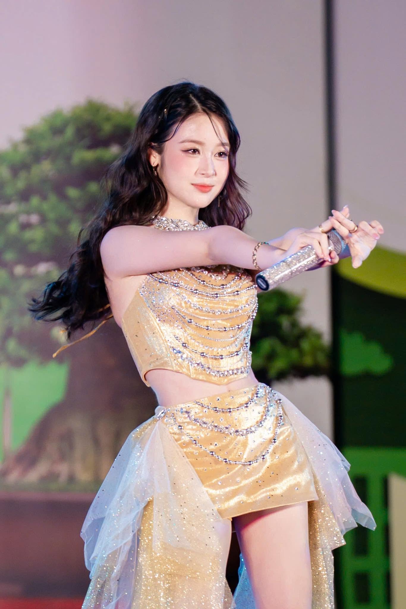 Mỹ nh&acirc;n Việt mới 18 tuổi đ&atilde; bị đ&ograve;i giải nghệ để đi thi Hoa hậu: Nhan sắc thần th&aacute;nh m&ecirc; hoặc 4 triệu fan- Ảnh 5.