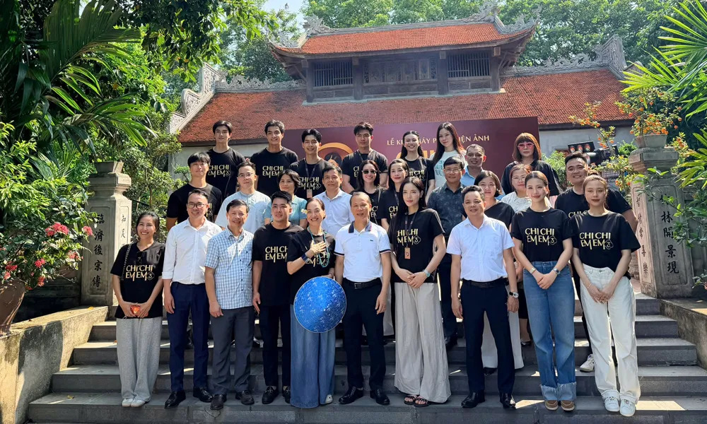 Bức ảnh đang cực viral của Ninh Dương Lan Ngọc khiến netizen x&ocirc;n xao &ldquo;10 năm chờ đợi cũng đến ng&agrave;y n&agrave;y&rdquo;- Ảnh 6.