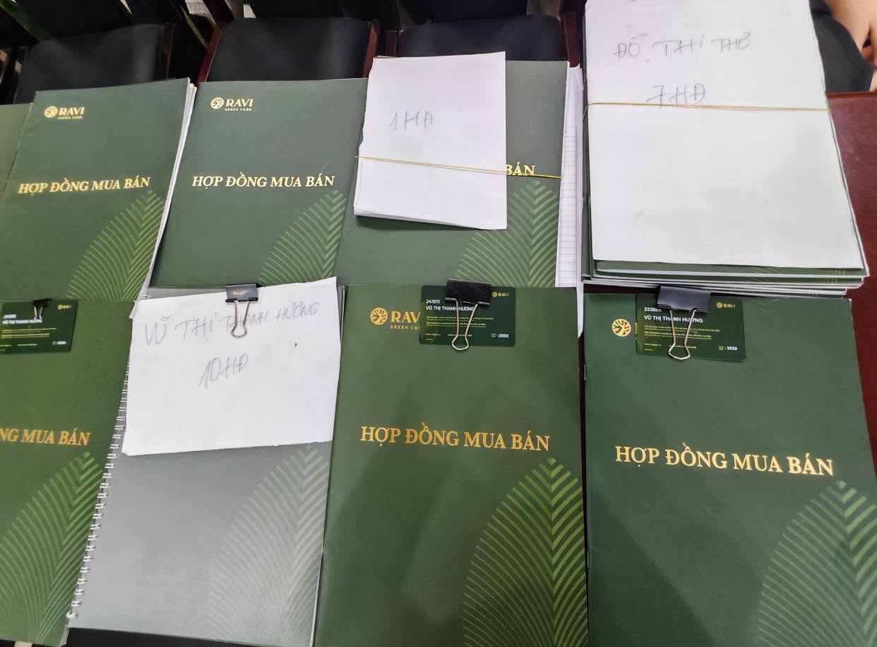 Cận cảnh những tập hợp đồng mua b&aacute;n kỳ nghỉ khiến 493 người mất hơn 181 tỷ đồng- Ảnh 7.