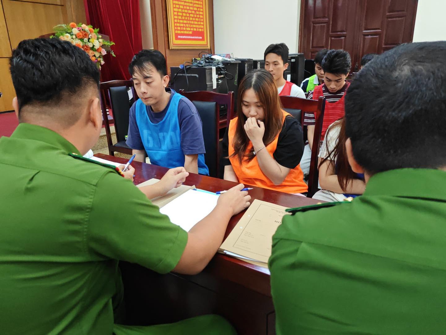 Cận cảnh những tập hợp đồng mua b&aacute;n kỳ nghỉ khiến 493 người mất hơn 181 tỷ đồng- Ảnh 5.