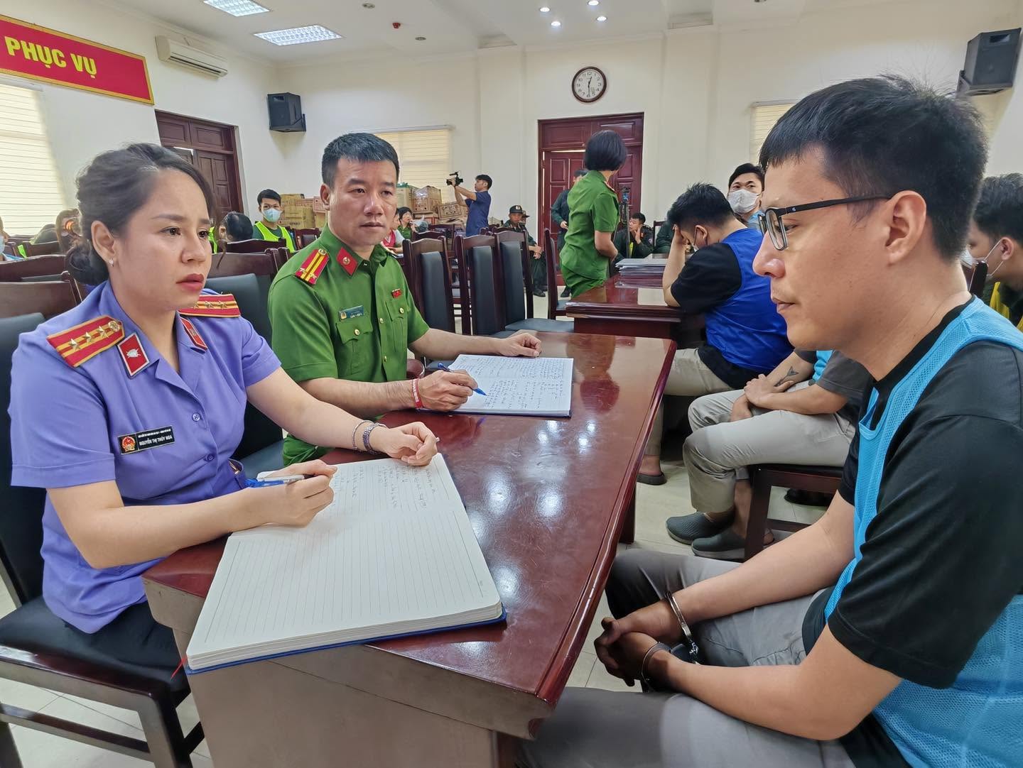 Cận cảnh những tập hợp đồng mua b&aacute;n kỳ nghỉ khiến 493 người mất hơn 181 tỷ đồng- Ảnh 4.